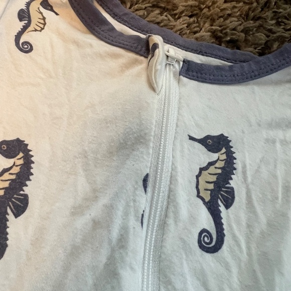 Kyte Baby Orchid Seahorse Patterned footed bamboo zippered sleeper - Picture 4 of 5
